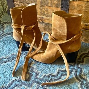 Banana banana Republic suede tie back boots size 9 in excellent condition